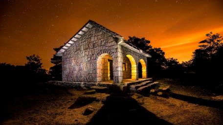 Enchanting Stone Cottage Under Starry Sky wallpaper