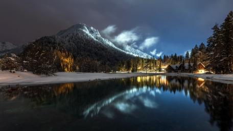 Emerald Lake by night wallpaper
