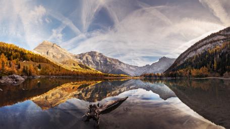 Stunning Mountain Lake Reflection Artistry wallpaper