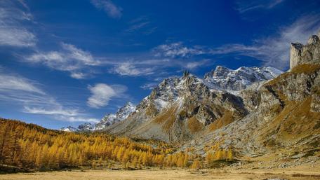 Majestic Mountains Under a Blue Sky wallpaper