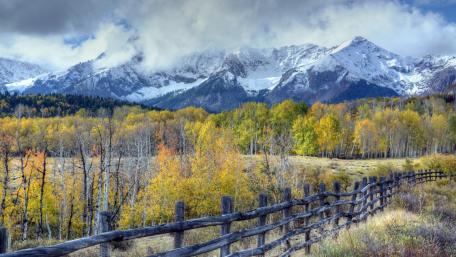 Majestic Mountain Range in Autumn Colors wallpaper