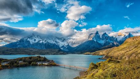 Majestic Mountains Reflected in Tranquil Waters wallpaper