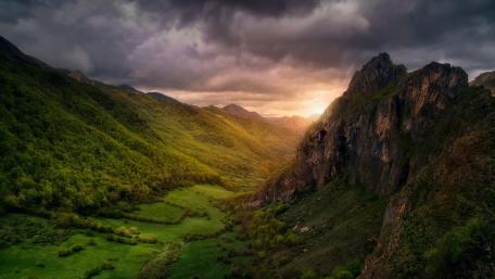Majestic Valley Under Cloudy Skies wallpaper