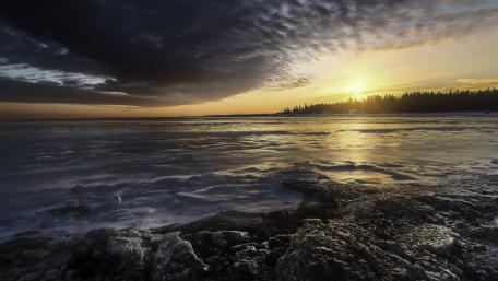 Tranquil Shoreline at Sunset wallpaper