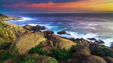 Serene Twilight Over the Ocean wallpaper