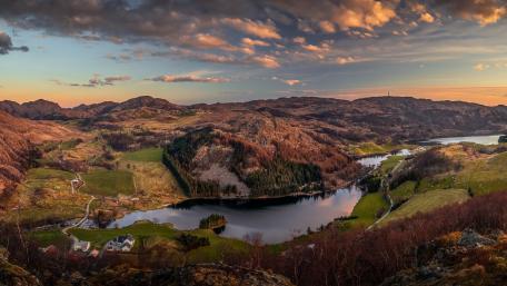 Serene River Valley at Dusk wallpaper