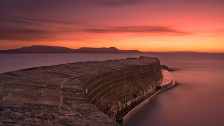 Serenity at Sunset Over Calm Waters wallpaper