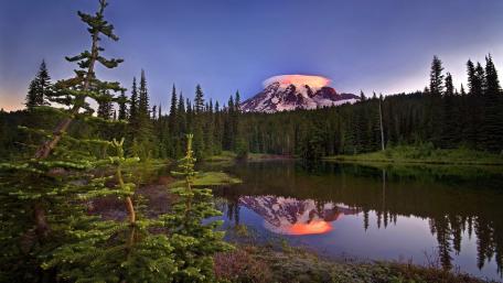 Majestic Mountain Reflection at Dusk wallpaper