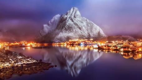 Reine reflection wallpaper