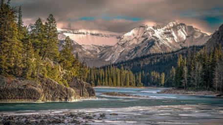 Majestic Mountain Reflections in Clear Water wallpaper