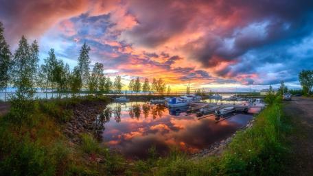 Serene Harbor at Sunset wallpaper