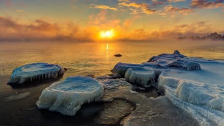 Frozen Serenity at Sunrise wallpaper