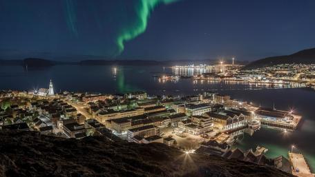 Majestic Cityscape Under the Aurora Borealis Night Sky wallpaper