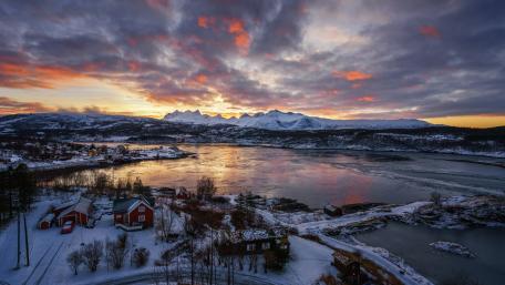 Norwegian Village in Lofoten wallpaper