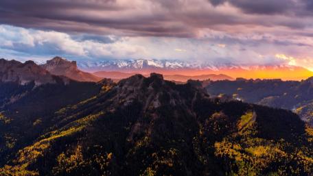 Majestic Mountain Sunset Over Valley wallpaper