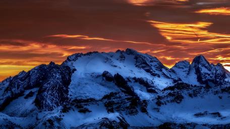 Majestic Mountain Sunset View wallpaper
