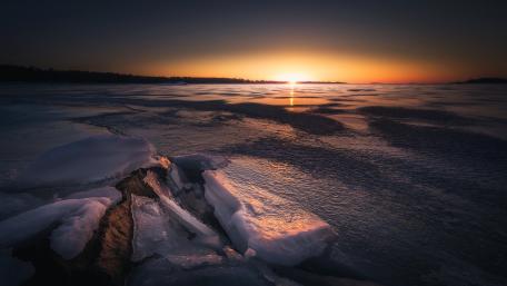 Serene Twilight Over a Frozen Lake wallpaper