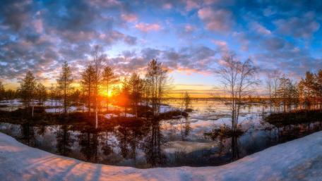 Winter Dawn Over Tranquil Waters wallpaper