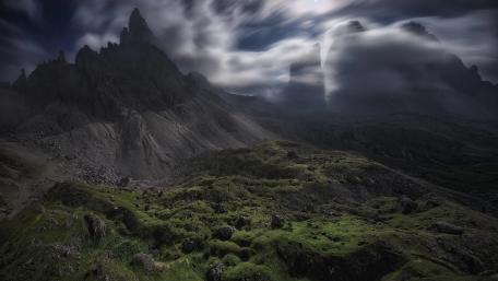 Cloudy peak wallpaper