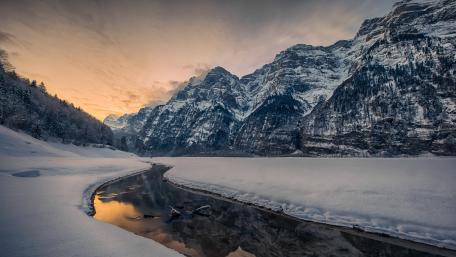 Majestic Winter Valley Reflection wallpaper