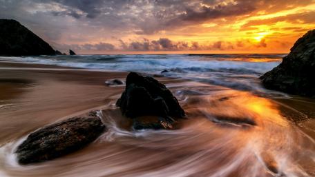 Beach at sunset wallpaper