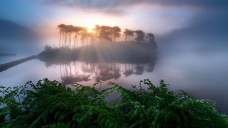 Serene Island in Misty Morning Light wallpaper