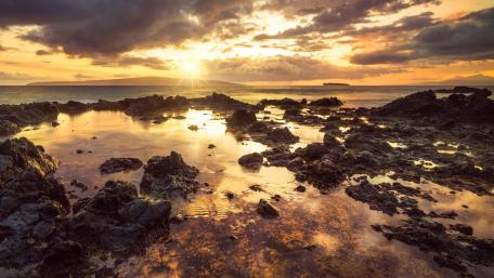 Scenic Sunset Over Rocky Shoreline wallpaper