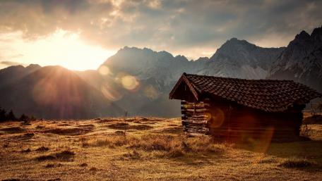 Tranquil Cabin in the Mountains wallpaper