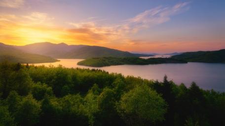 Serene Afterglow Over Tranquil Waters wallpaper