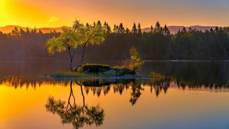 Serene Sunset Over Tranquil Lake Island wallpaper
