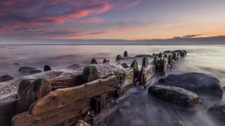Tranquil Horizon at Dusk wallpaper
