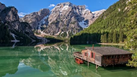 Boathouse on Pragser Wildsee wallpaper