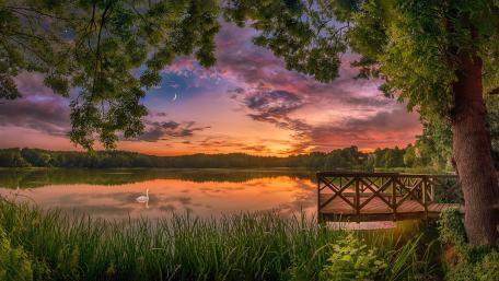 Serenity of a Sunset Lake Scene wallpaper