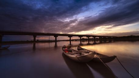 Tranquil Evening by the River wallpaper