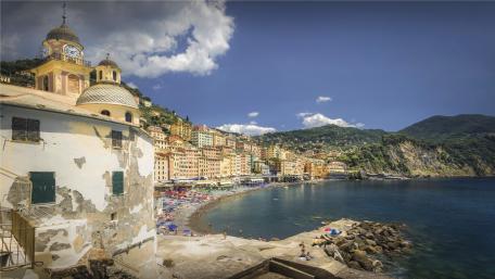 Picturesque Coastal Town with Vibrant Streets and Lovely Beaches wallpaper