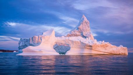 Majestic Iceberg in Arctic Waters wallpaper