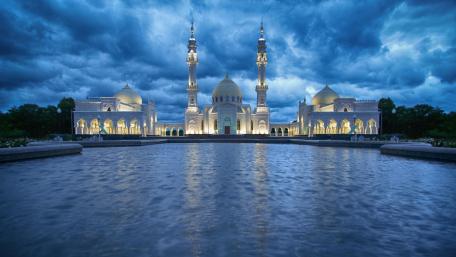 Majestic Mosque at Dusk in Tatarstan wallpaper
