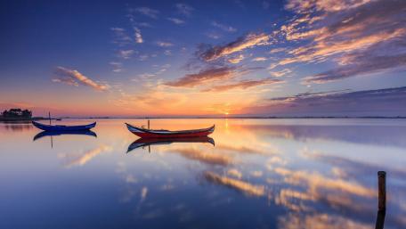 Serene Evening on the Lake wallpaper