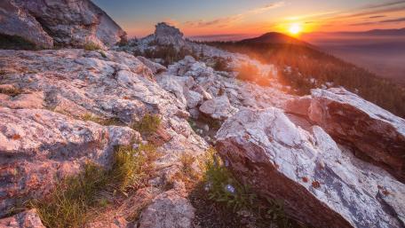 Stunning Sunset Over Rocky Landscape wallpaper