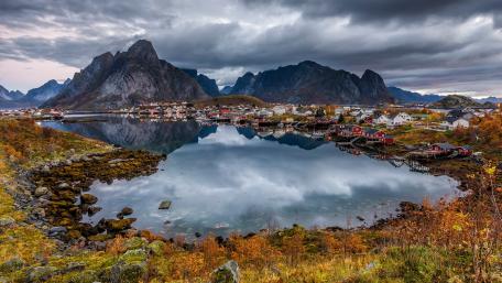 Stunning Reflection of Reine in Lofoten Mountains wallpaper