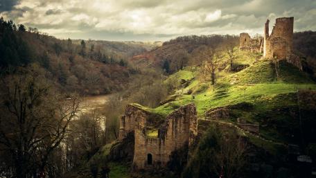 Castle ruins wallpaper