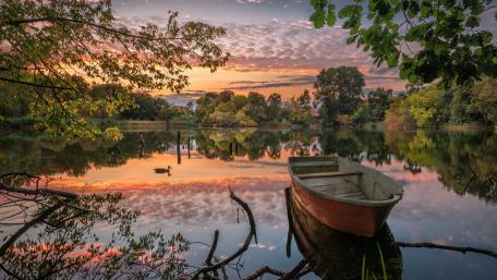 Serene Sunset Over a Tranquil Lake wallpaper