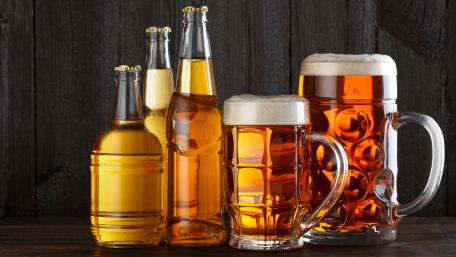 Refreshing Beer Selection for Enthusiasts wallpaper