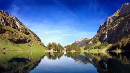 Tranquil Lake and Majestic Mountains View wallpaper