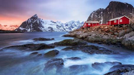 Red houses in Lofoten wallpaper
