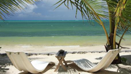 Tranquil Beach Retreat for Relaxation and Serenity wallpaper