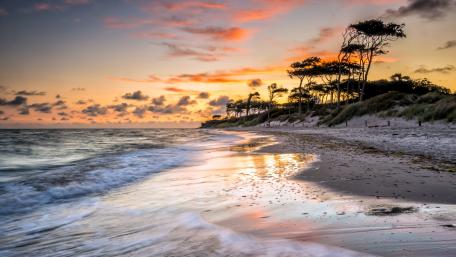 Serene Beach Sunset Wallpaper wallpaper