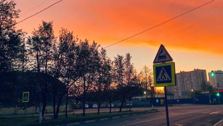Serene Sunset Over Urban Streetscape wallpaper