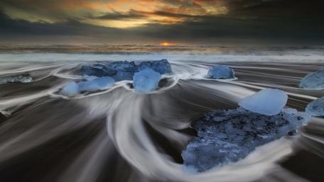Frozen Waves Embracing the Horizon wallpaper