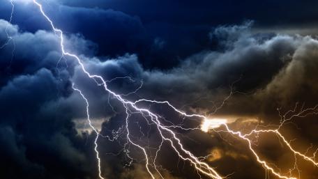 Thunderstorm Majesty in 4K Clarity wallpaper